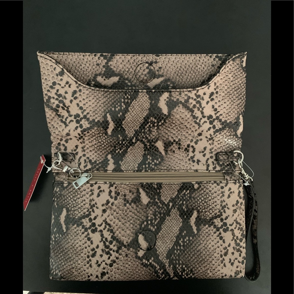 NWT CLUTCH - Picture 4 of 4